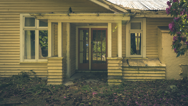 QMH-Abandoned-House-Front-Entrance