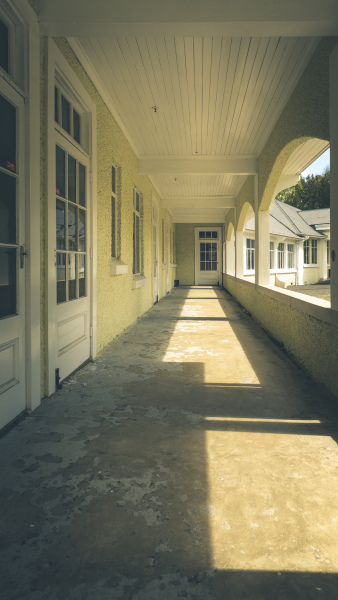 QMH-Outside-Walkway